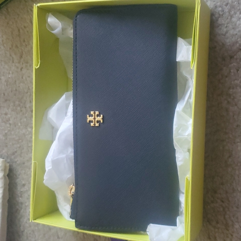 Tory burch HOST PICK leather gorgeous new tagged boxed and bag which is extra